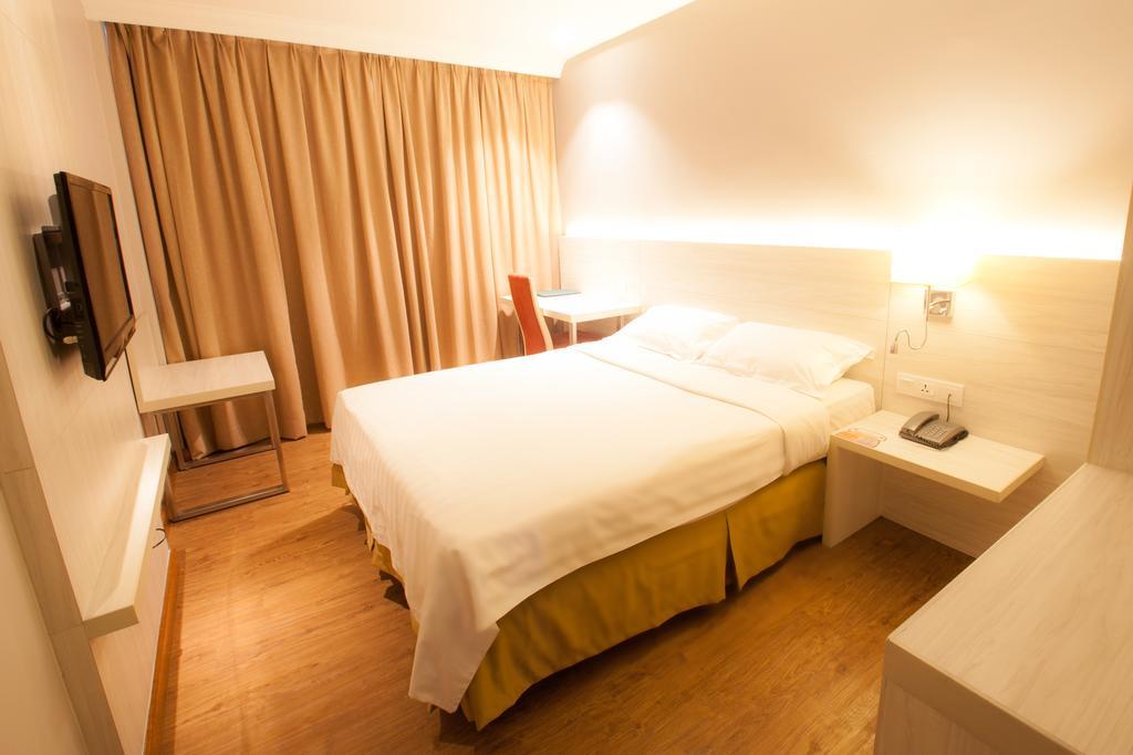 Hotel Malaysia Джорджтаун Номер фото