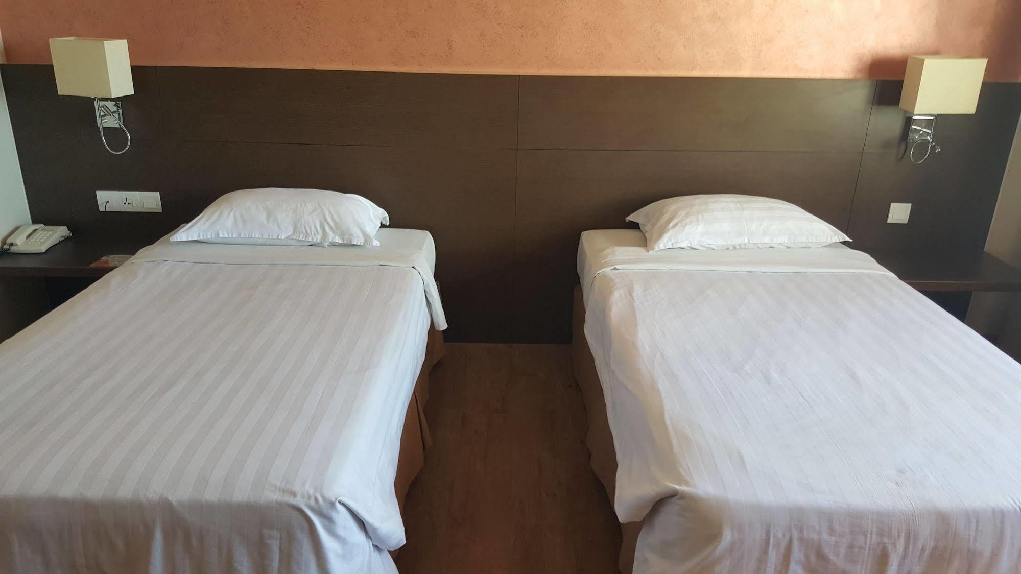 Hotel Malaysia Джорджтаун Экстерьер фото